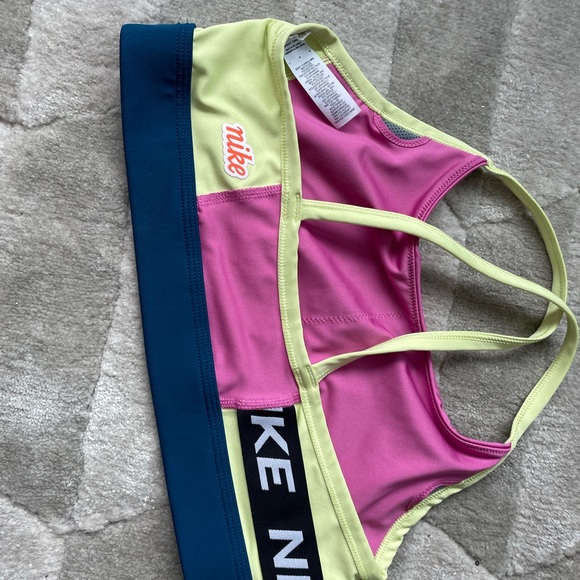 Nike sports bra - Picture 2 of 2